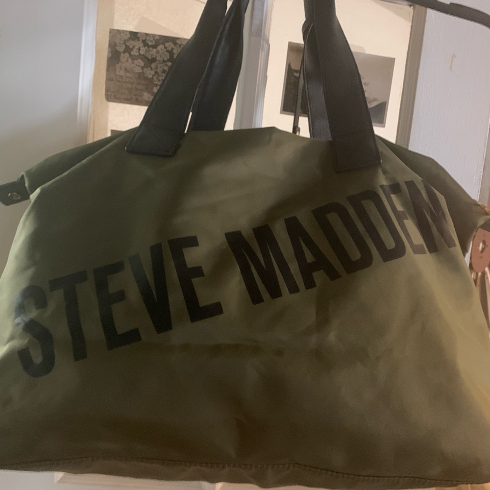 Steve Madden Nylon Overnight/ Duffle/ Gym Bag - Army Green